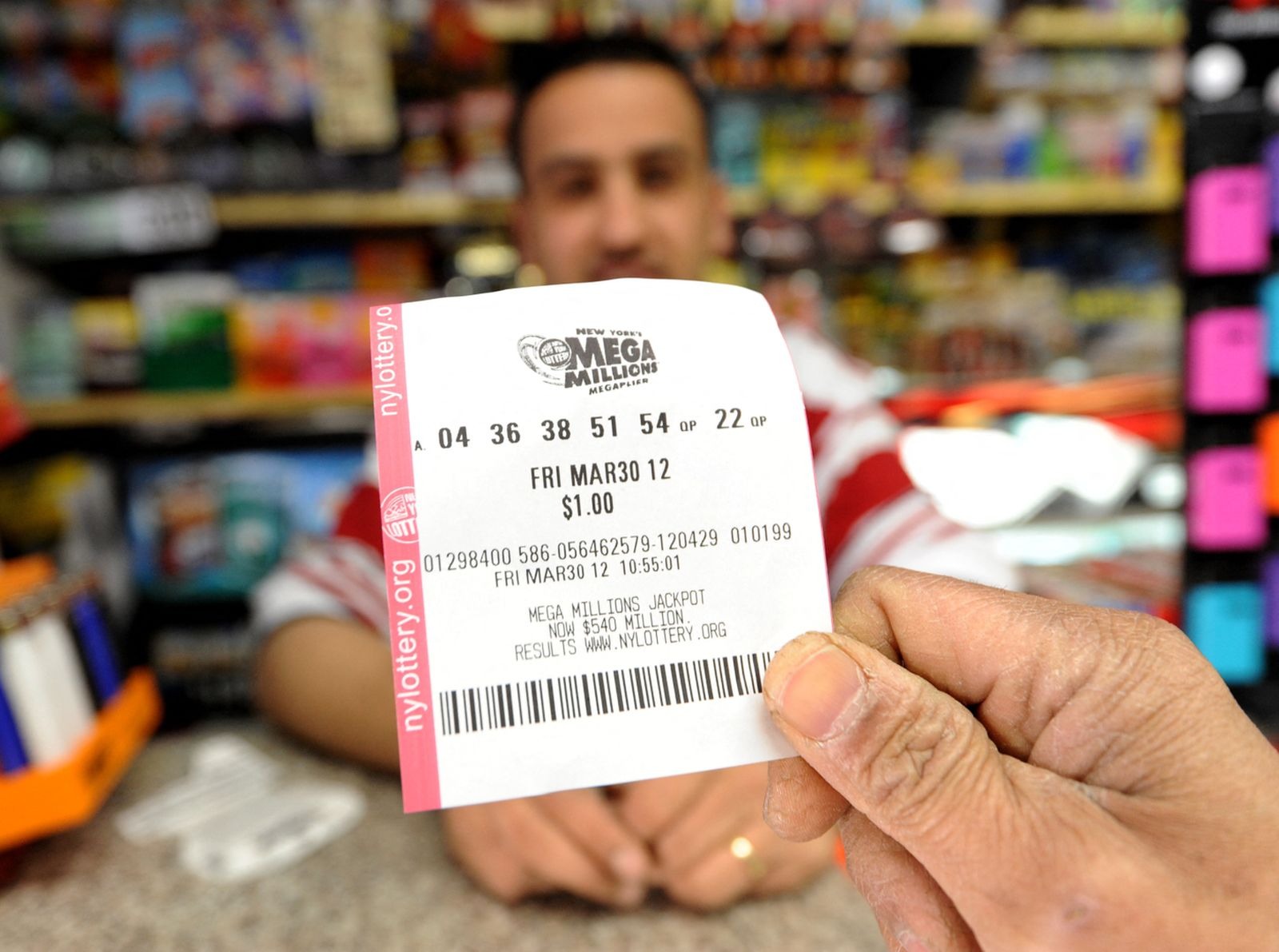Jugadores sueñan con ganar la lotería Mega Millions y hacerse millonarios (Foto: AFP)