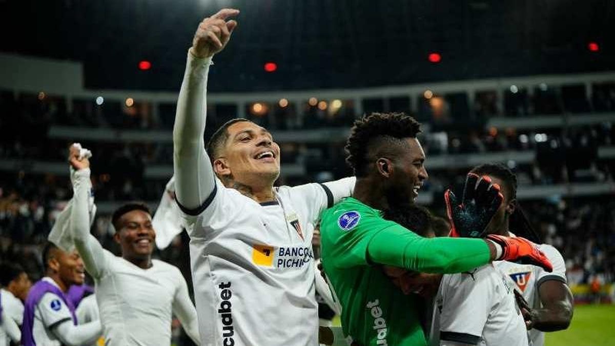 Paolo Guerrero celebró su segundo título con Liga de Quito. (Foto: AFP)