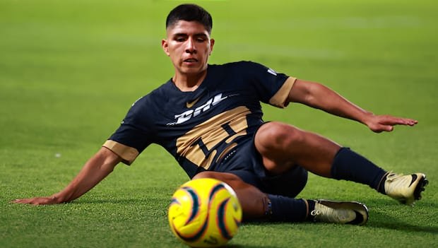 Piero Quispe tiene el reto de volver a ganarse la titularidad en Pumas. (Foto: Getty Images)
