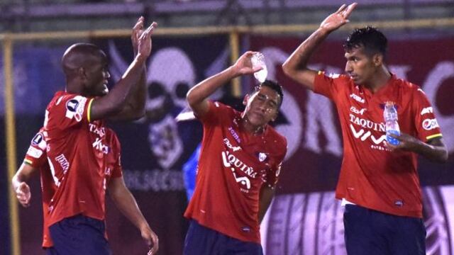 Con Mosquera de DT, Wilstermann venció 2-1 a Atlético Tucumán por Copa Libertadores