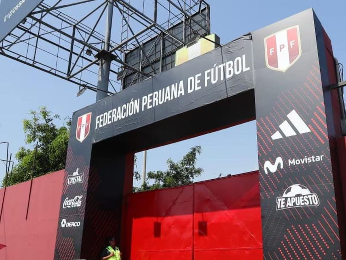 Víctor Bellido Aedo, director de la FPF y presidente de Ayacucho FC, presentó un documento formal al organismo solicitando que se cubra su defensa legal.