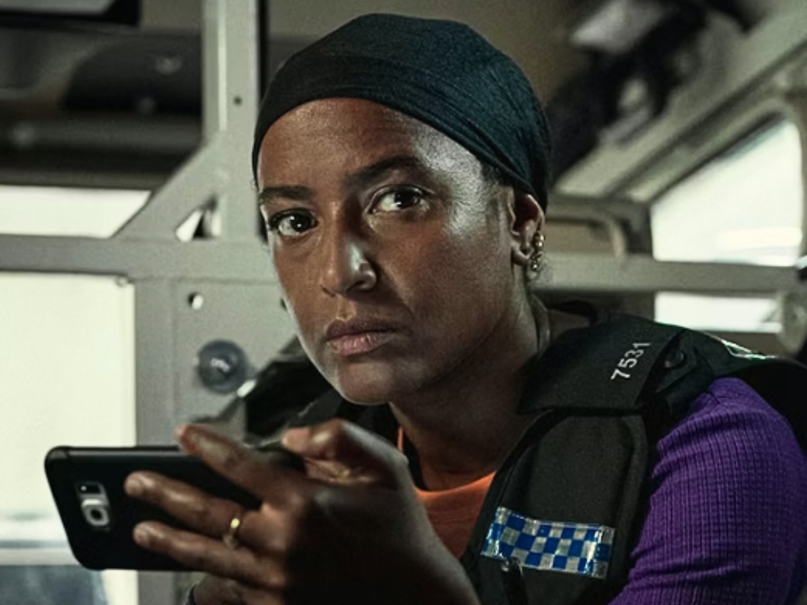 Amaka Okafor interpreta a Shahara Hasan en la serie “Cadáveres” (Foto: Netflix)