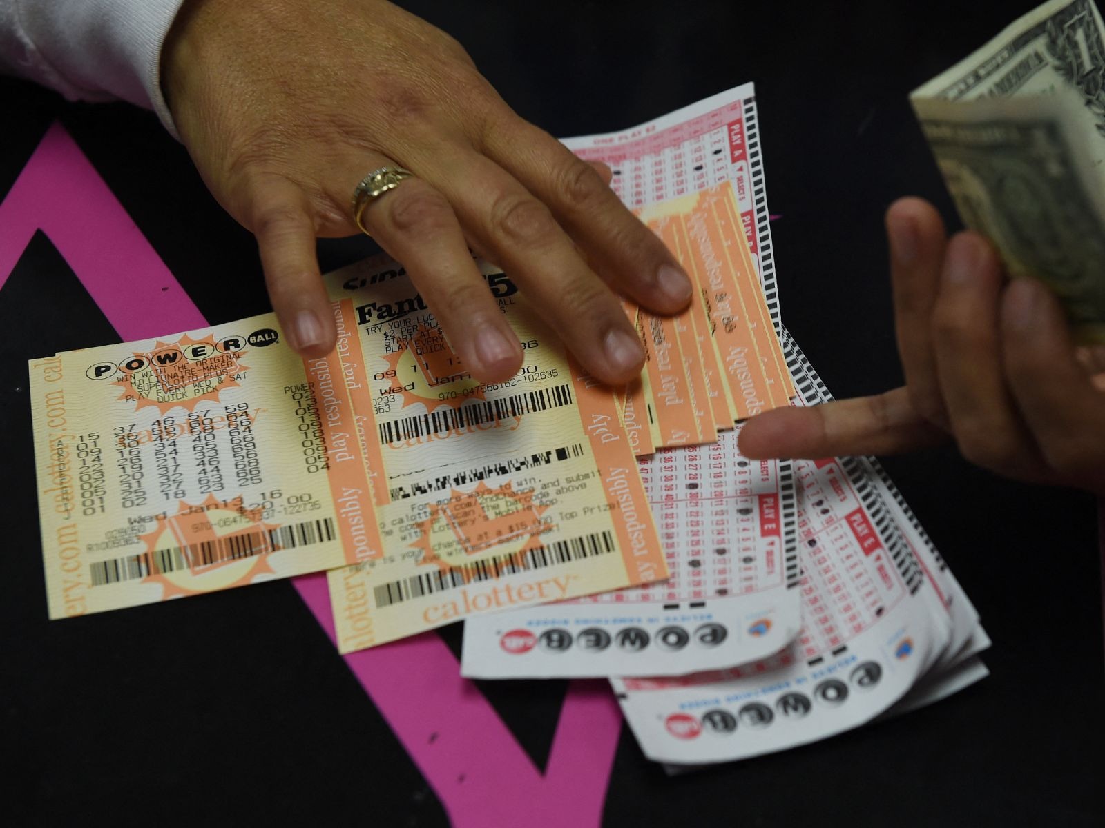 Los sorteos de Powerball se realizan cada lunes, miércoles y sábado (Foto: AFP)