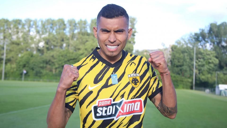 Orbelin Pineda en su presentación con el AEk