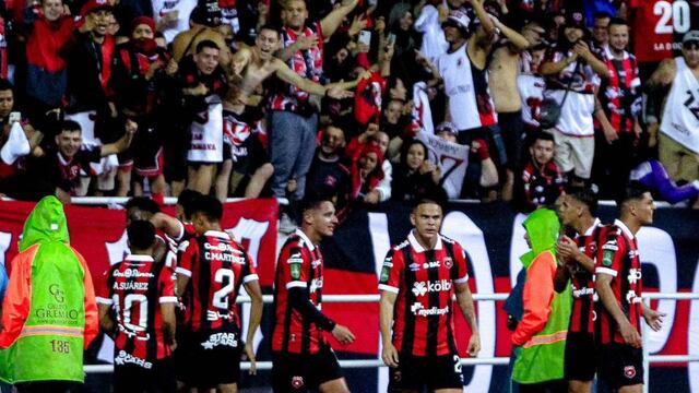 La Liga Deportiva Alajuelense (LDA) definió el partido contra el Saprissa en los minutos finales del segundo tiempo. (Foto: @LDAcr)