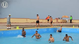 Universitario: el piscinazo de los futbolistas en Campo Mar