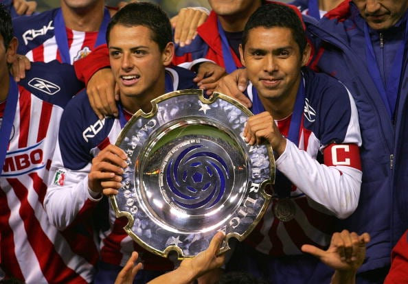 Javier Hernández logró dos títulos en su primera etapa con Chivas. (Foto: Getty Images)