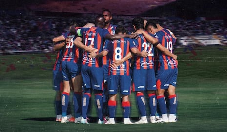 Para repetir la hazaña del ascenso: Alianza Universidad anunció a histórico DT para el 2026