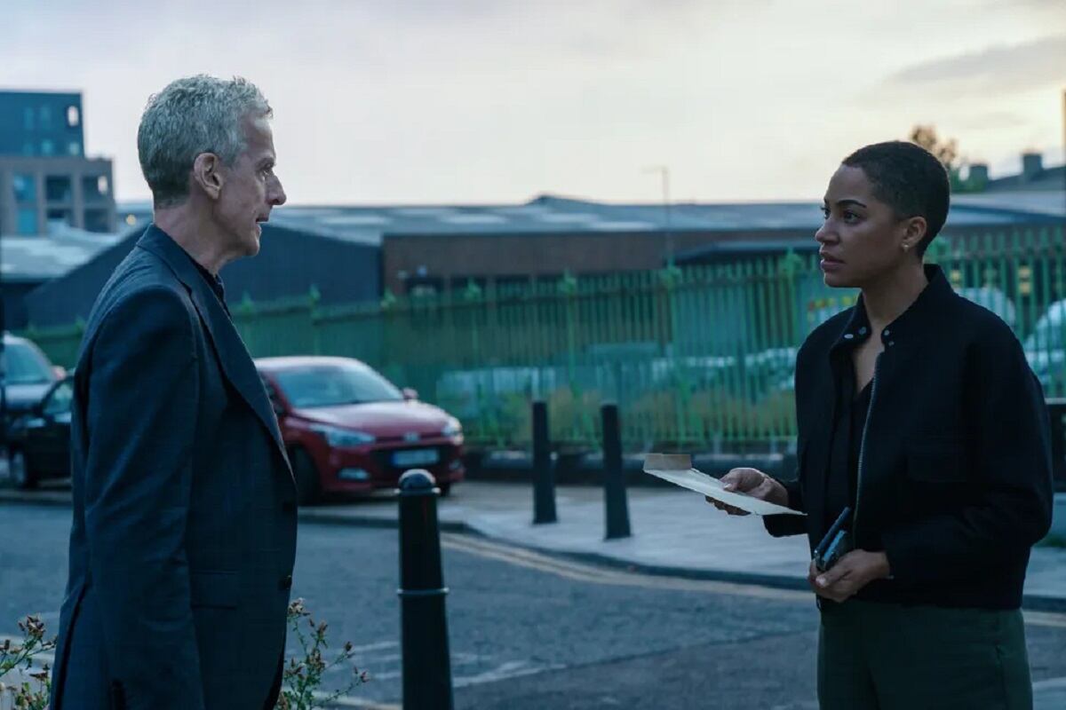 Los detectives Daniel Hegarty (Peter Capaldi) y June Lenker (Cush Jumbo) investigando el caso de la serie "Criminal Record" (Foto: Apple TV+)