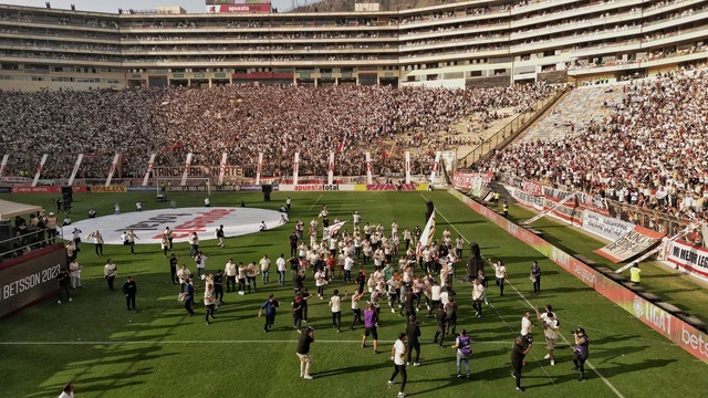 La celebración de Universitario en el Estadio Monumental. (Foto: Leonardo Fernández / GEC)