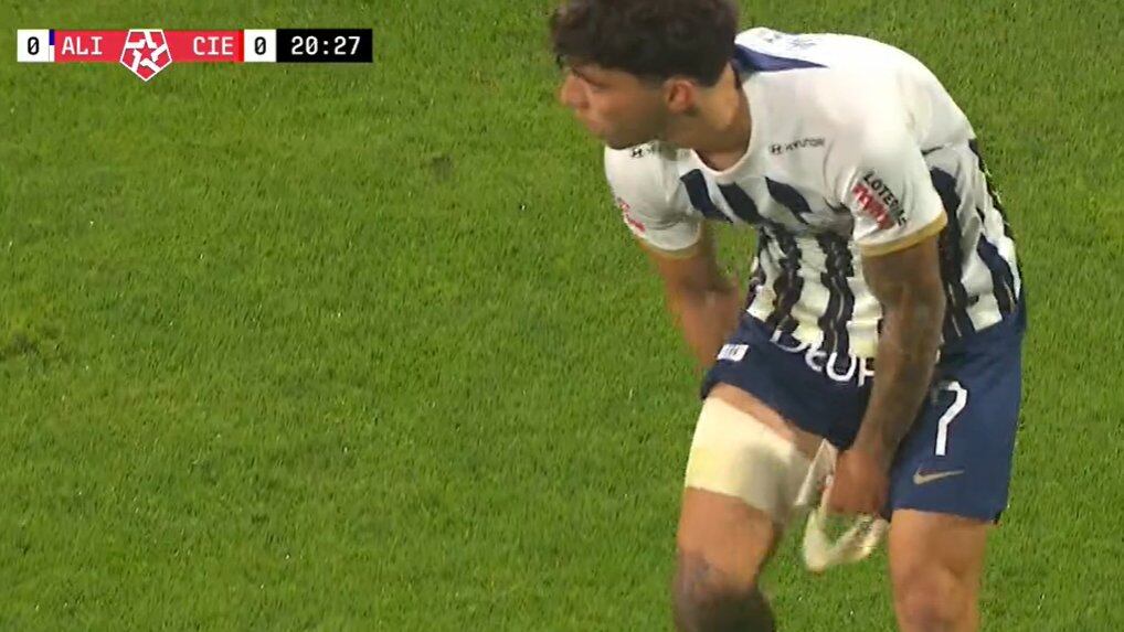 Franco Zanelatto se lesionó en el Alianza Lima vs. Cienciano y tuvo que ser modificado. (Captura: L1 MAX)