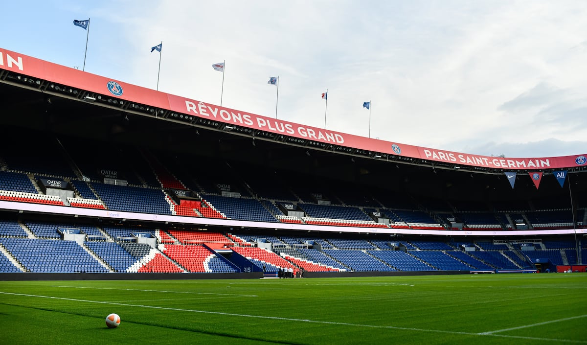 El Parque de los Príncipes es un estadio de fútbol y de rugby situado al oeste de la ciudad de París, en Francia, específicamente en el distrito XVI, en la periferia parisina. Cuenta con una capacidad de 47.929 espectadores.
(Foto: Shutterstock)