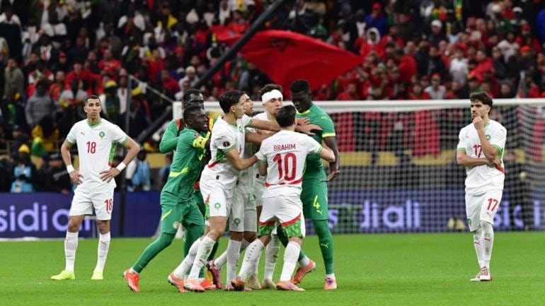 Senegal venció a Marruecos en la prórroga, luego de abandonar el campo por 10 minutos en el tiempo regular.
