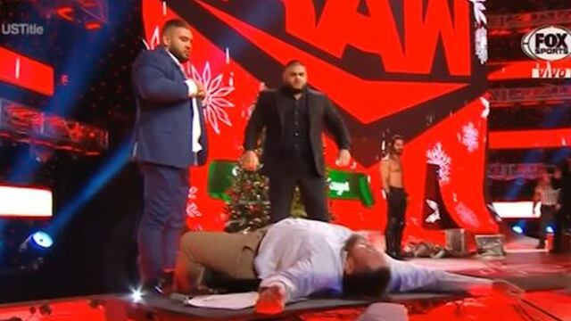 Por orden de Seth Rollins: Authors of Pain rompieron la mesa de comentaristas con el cuerpo de Samoa Joe [VIDEO]