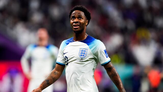 Sterling abandonó el Mundial y viajó a Inglaterra por un asalto armado a su familia en su casa