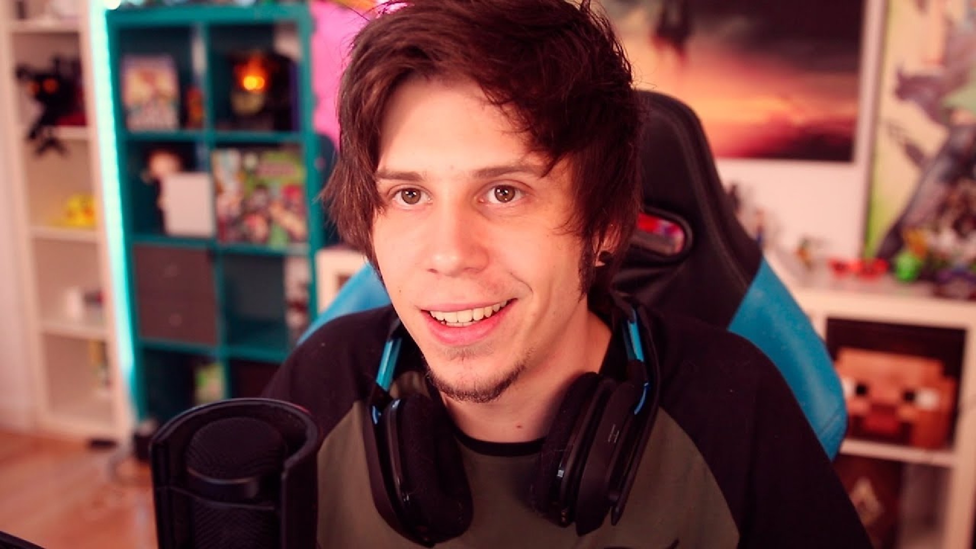 El Rubius coincide con el rumor de que el tráiler saldrá en octubre (Marketing 4 Commerce)