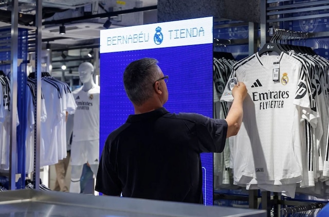 El Real Madrid presentó la camiseta de la temporada 2024-25 con “un diseño minimalista” que incluye un” patrón de pata de gallo personalizado con las iniciales RM”. (Foto: Real Madrid.com)