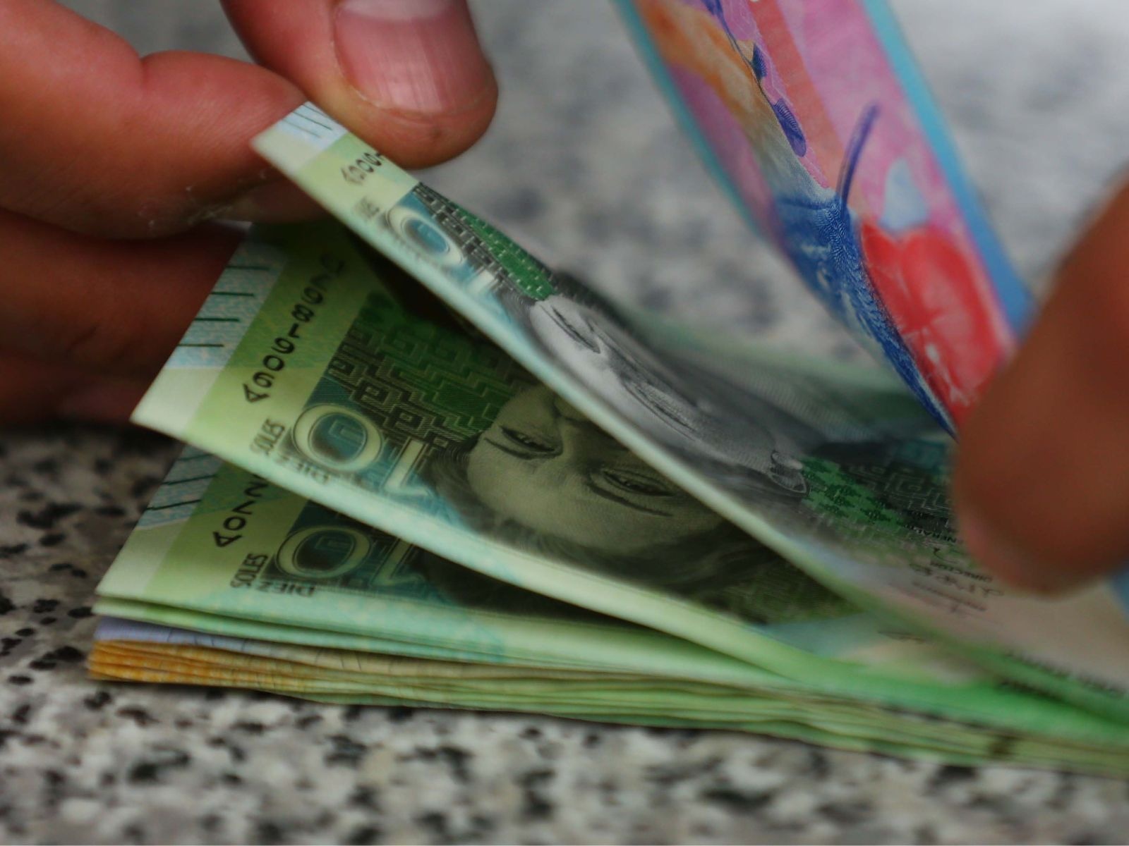 Aunque miles de peruanos han logado acceder al Retiro AFP 2024, algunos otros todavía no han registrado sus solicitudes. (Foto: GEC)