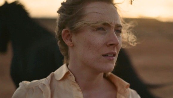 Saoirse Ronan interpreta a Hen, una de las protagonistas de la película de suspenso “Foe” (Foto: Amazon Studios)