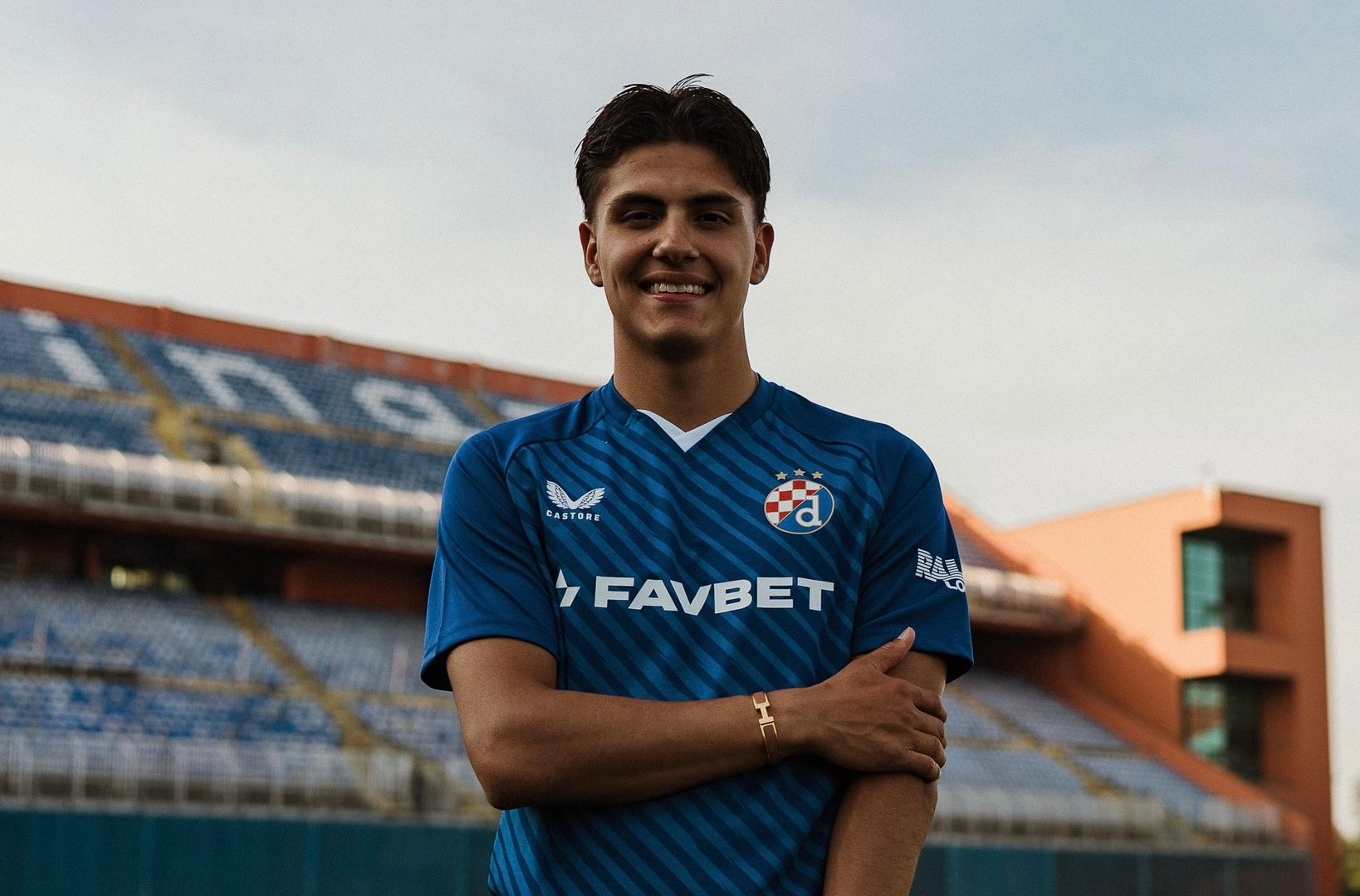 Matteo Pérez Vinlöf fue presentado en Dinamo Zagreb de Croacia. (Foto: @GNKDinamo)