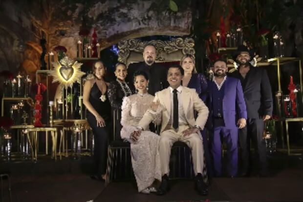 Las familias de Ángela Aguilar y Christian Nodal los acompañaron en su ceremonia de bodas (Foto: El Gordo y la Flaca)
