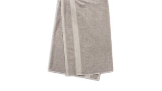 Balenciaga lanzó una falda que parece toalla: ¿cuál es su precio?