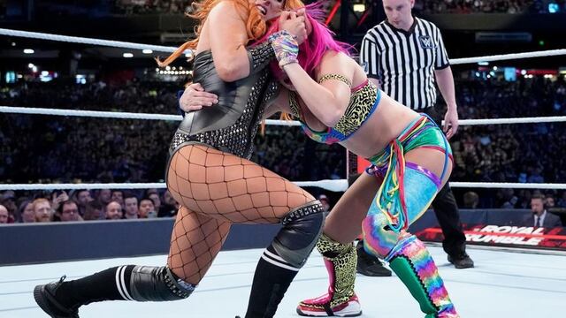 ¡Confirmado! Becky Lynch y Asuka se enfrentarán en Royal Rumble 2019 por el título femenino de Raw [VIDEO]