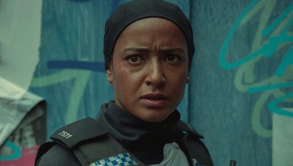 Amaka Okafor interpreta a Shahara Hasan en "Cadáveres", la serie británica basada en la obra de Si Spencer (Foto: Netflix)