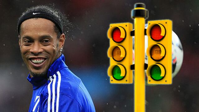 Ronaldinho pasó el susto de su vida ¡al casi caerle un semáforo en la India!