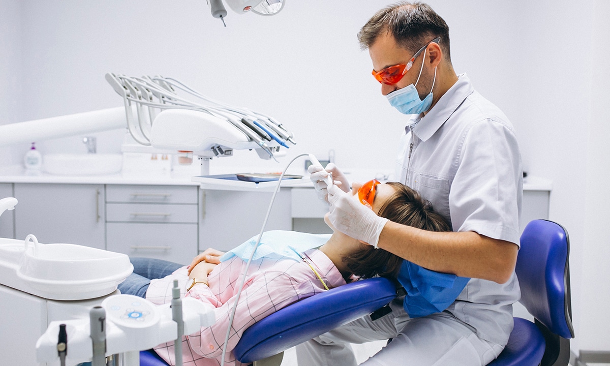 Imágenes y mensajes que puedes compartir con odontólogos en su día. (Foto: Freepik)