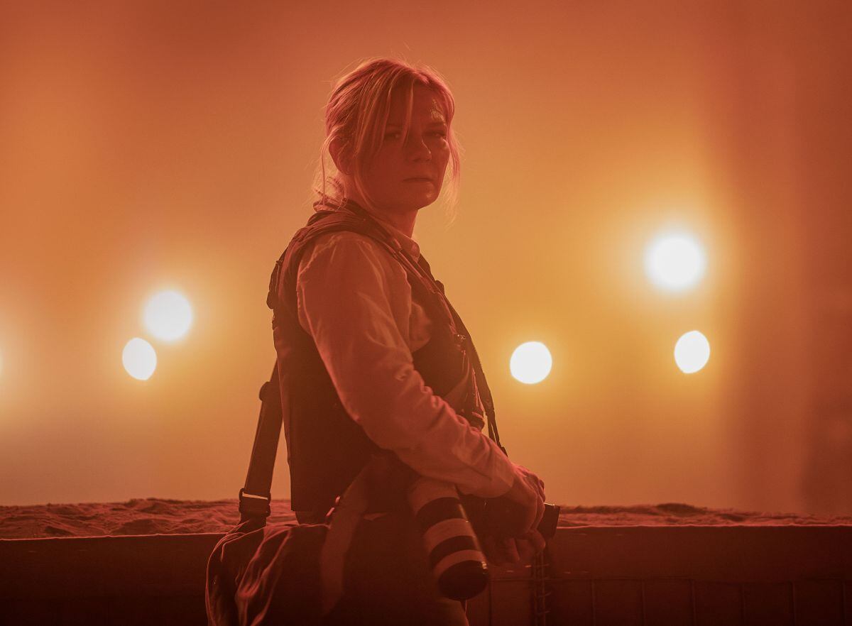 En medio de los enfrentamientos en "Civil War", los periodistas tiene que hacer su trabajo (Foto: A24)