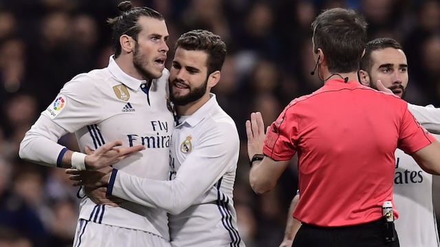 ¡Bale perdió la cabeza! Pateó descaradamente a un rival, quiso golpearlo y vio la roja
