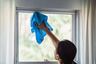 El mejor truco para limpiar rápido y fácil todas las ventanas de la casa