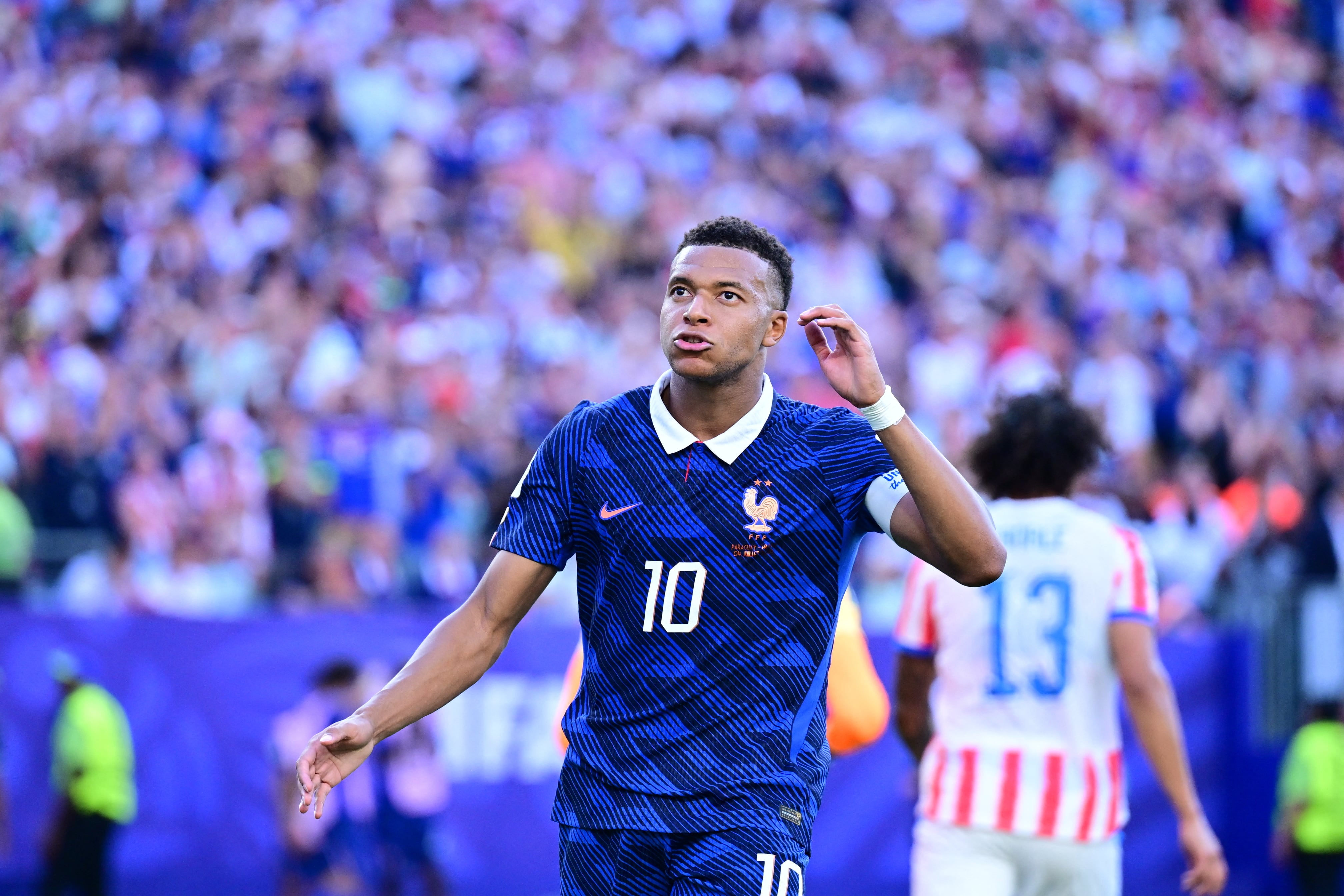 Kylian Mbappé reacciona durante el partido de octavos de final de la Copa Mundial de la FIFA 2026 entre Paraguay y Francia, el 4 de julio de 2026. (ABDULHAMID HOSBAS / Anadolu vía AFP).