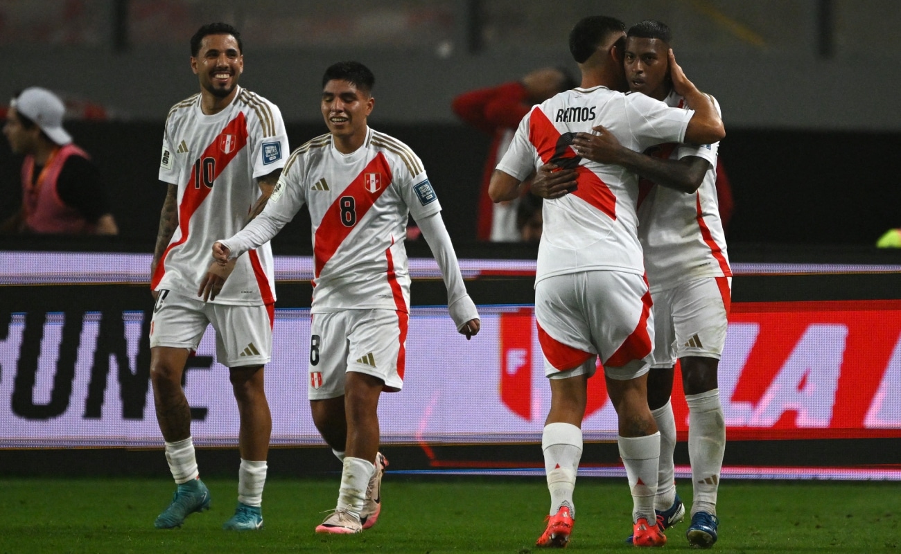 La Selección Peruana buscará alcanzar el repechaje en las próximas jornadas de Eliminatorias 2026. (Foto: AFP)