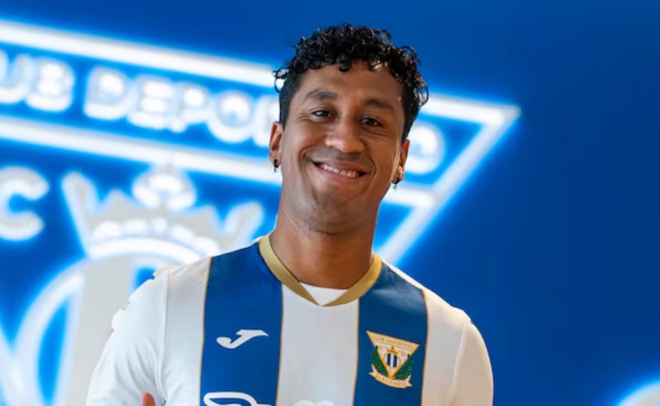 Renato Tapia y el once con el que jugará en Leganés. (Foto: @CDLeganes)