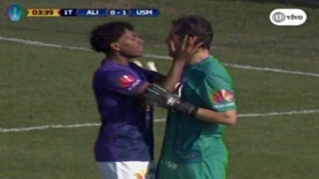 Alianza Lima: Butrón cometió error en el gol, pero Araujo fue a motivarlo [VIDEO]