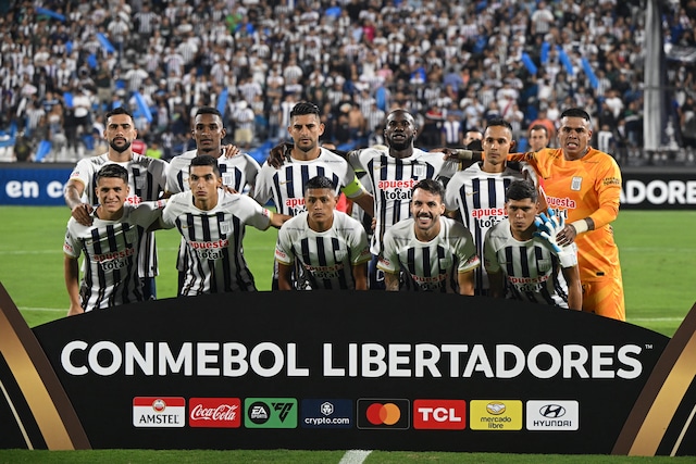 Esta sería la posible alineación de Alianza Lima para el duelo ante Colo Colo, por la fecha 5 de la fase de grupos en la Copa Libertadores 2024. (Foto: ERNESTO BENAVIDES / AFP)