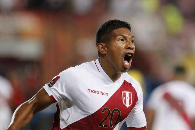 Edison Flores con la Selección Peruana. (Foto: AFP).