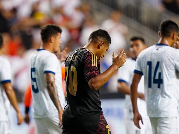 Perú venció a El Salvador en el último amistoso antes de la Copa América. (Foto: Twitter LaBicolor)