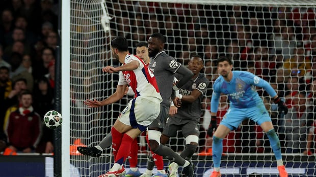 Declan Rice fue la figura en el Arsenal vs. Real Madrid, por la ida de cuartos de final de la Champions League. El mediocampista inglés marcó dos golazos de tiro libre. (Foto: AFP)