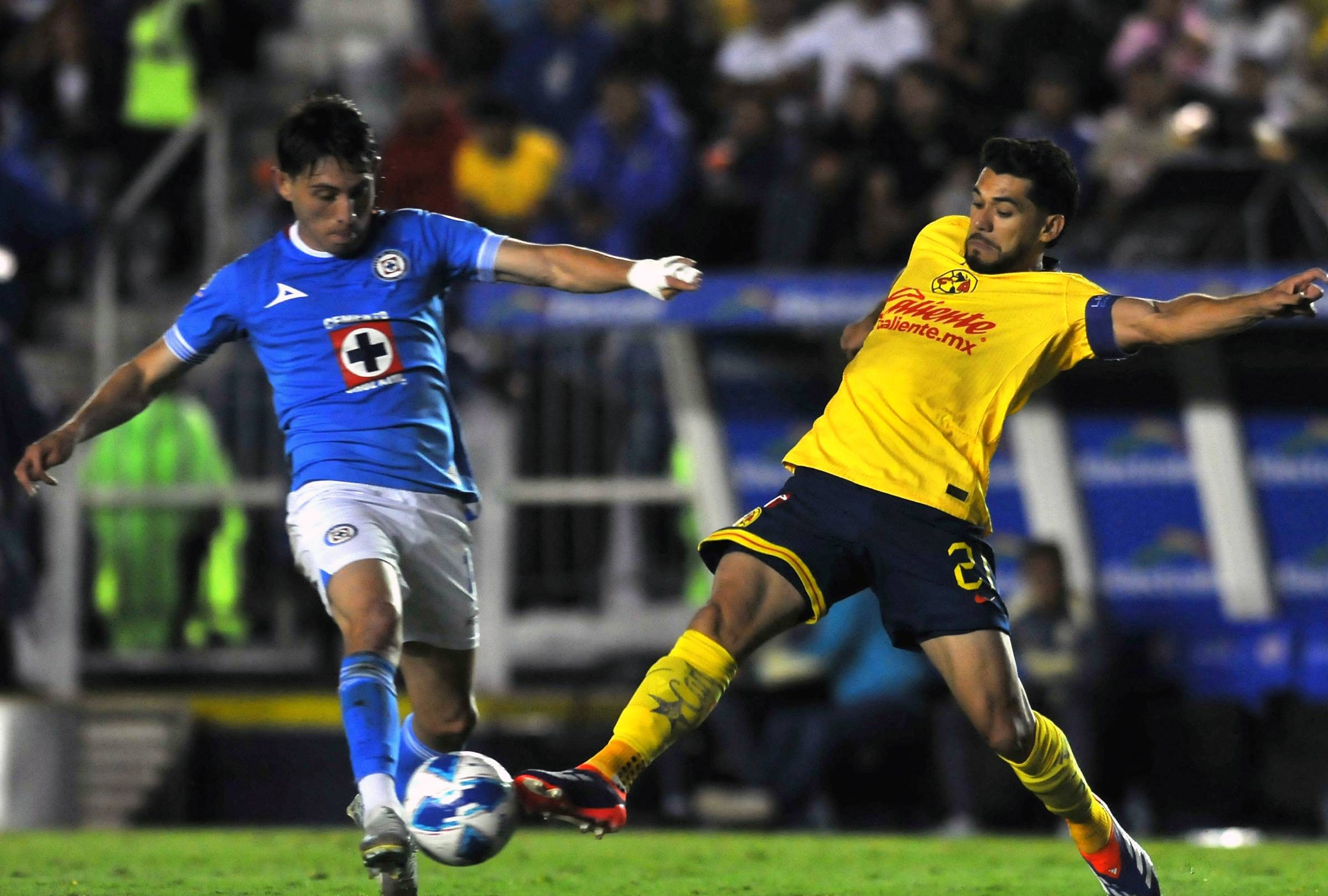 Cruz Azul llegó a 16 puntos con este triunfo sobre el América y se consolida como el único líder del Apertura de la Liga MX. (Foto: Victor Cruz / AFP)