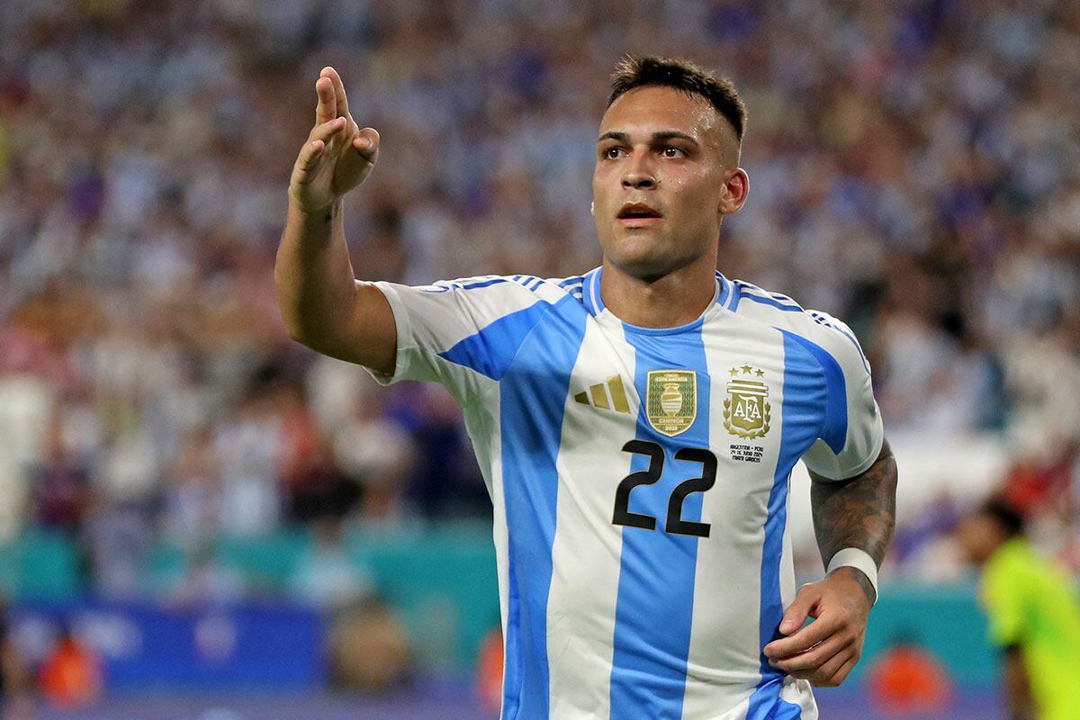 Lautaro Martínez anotó un doblete para el triunfo de Argentina sobre Perú por Copa América 2024. (Foto: AFP)