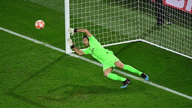 Desorientado: la imagen viral de Buffon tras gol de Rashford y clasificación del United [FOTO]