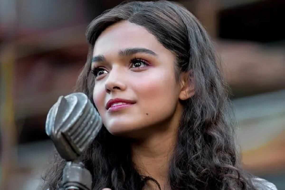 Rachel Zegler como Lucy Gray en la película “Los juegos del hambre: Balada de pájaros cantores y serpientes” (Foto: Lionsgate)