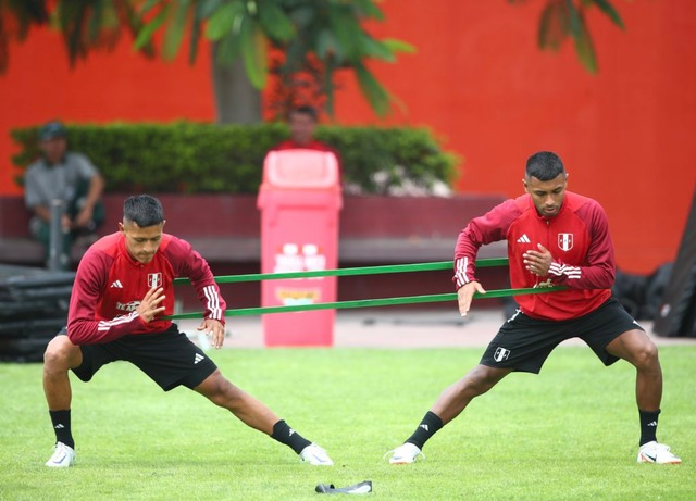Este martes se dio la segunda jornada de entrenamientos en la Videna, con los jugadores convocados del medio local. (Foto: @SeleccionPeru)