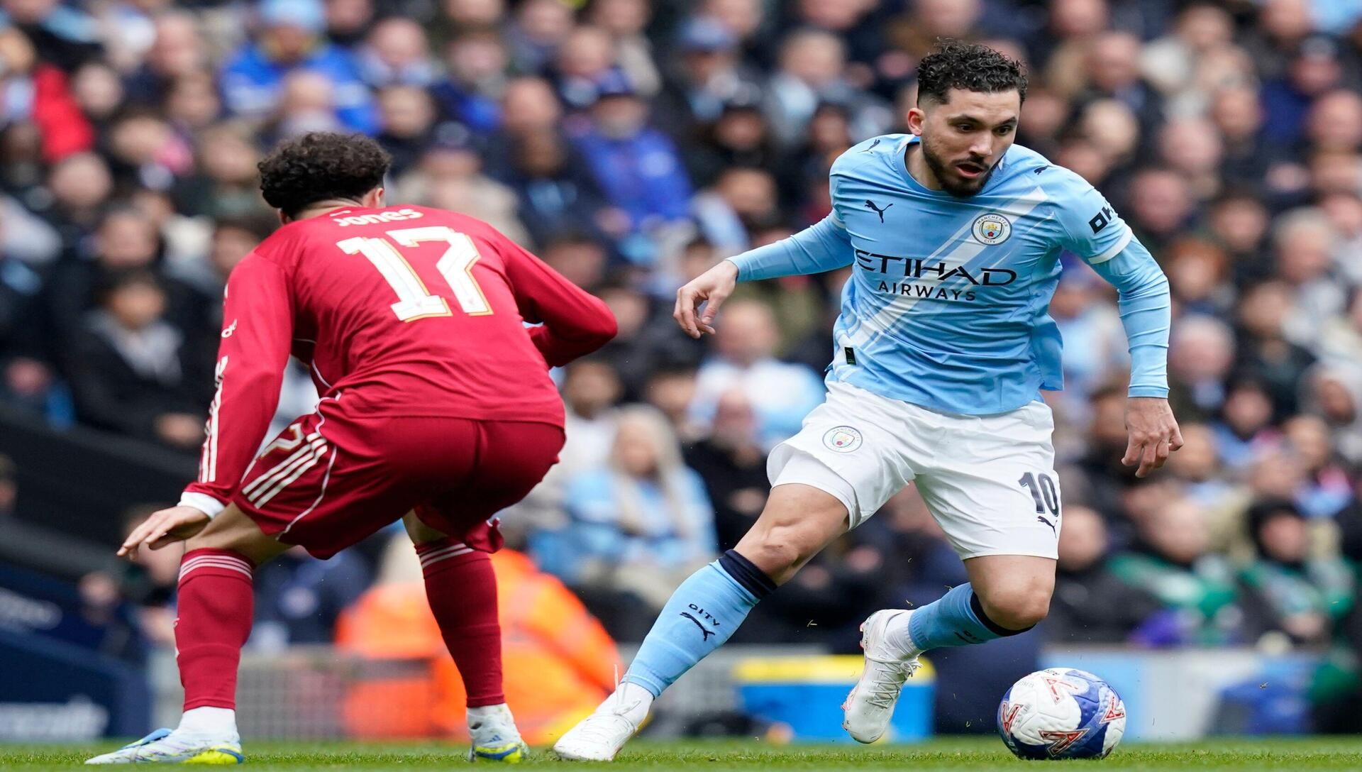 Los Citizens tienen la oportunidad de acercarse a la cima en el partidazo Manchester City vs Arsenal (Crédito: Alamy Stock Photo).