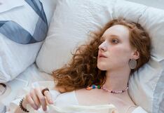 La razón por la que no debes dormir con los aretes puestos: esta dermatóloga lo explica