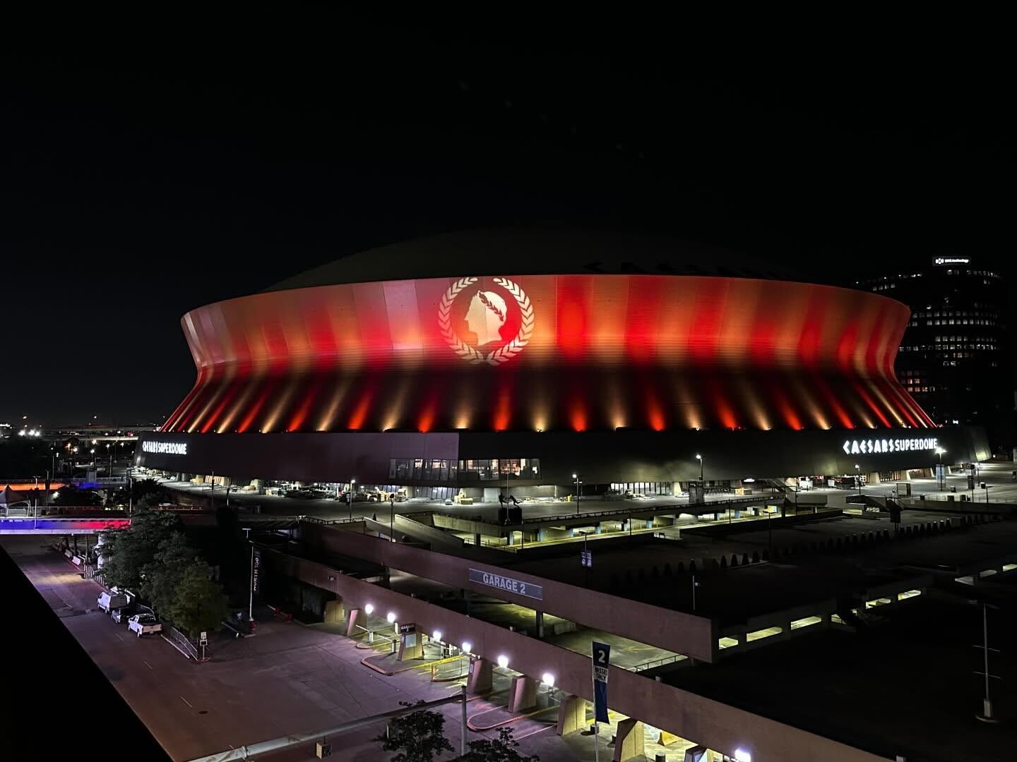 El Caesars Superdome es un recinto deportivo ubicado en Nueva Orleans, Luisiana (Estados Unidos) que ha albergado más ediciones del Super Bowl con siete: 1978, 1981, 1986, 1990, 1997, 2002 y 2013. Es la casa del equipo de los New Orleans Saints de la NFL desde 1975. | Crédito: @caesarssuperdome / Instagram