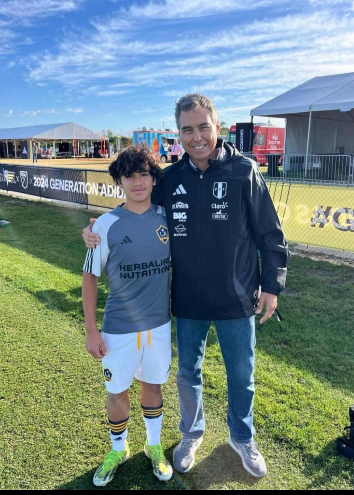 Gabriell Sorto junto a Chemo del Solar en Estados Unidos. (Foto: FPF)